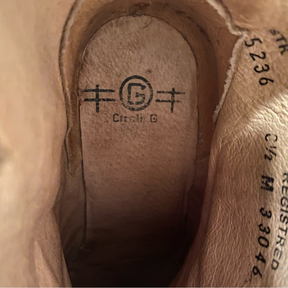 Circle G by Corral distressed boot. Boho style. Free spirit. Leather booties. - Picture 8 of 9